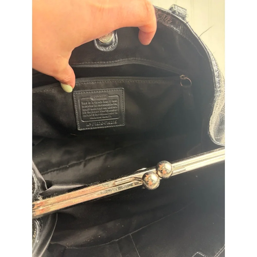 Coach Vintage Y2K Black Patent Leather Signature C Kisslock Shoulder Bag Purse